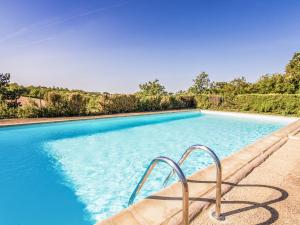 Maisons de vacances Modern Holiday Home in Salignac Eyvigues with Swimming Pool : photos des chambres