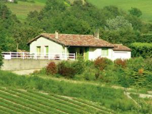 Beautiful Holiday Home in Bourdeaux with Hill View