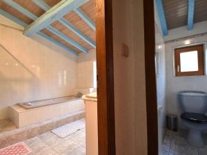 Maisons de vacances Beautiful holiday home with heated pool : photos des chambres