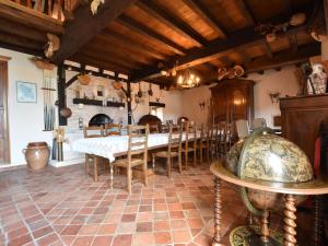 Maisons de vacances Beautiful holiday home with heated pool : photos des chambres