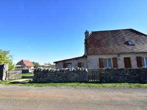 Modern holiday home with pool in Gramat