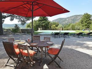 Heritage Villa in Provence with Infinity Pool