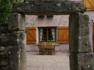 Maisons de vacances Beautiful Holiday Home in La Chapelle aux Bois with Garden : photos des chambres