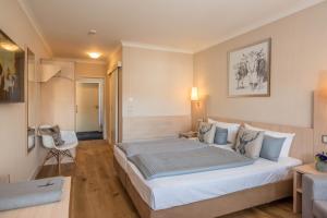 Standard Double Room with Lake View and Balcony room in Ammersee-Hotel