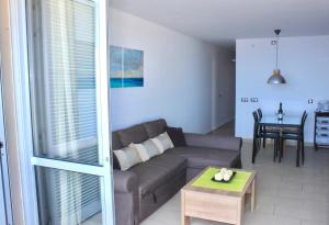 Sunny Ocean View Apartment