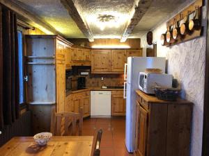 Grand Chalet - Appartement 5pax au pied des pistes - parking - skiroom - cheminée décorative- balcons