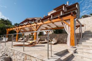 Exceptional Beachfront Holiday Villa on KorÄula Island