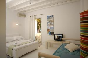 Kapetan Tasos Suites Milos Greece