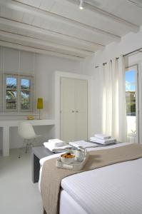 Kapetan Tasos Suites