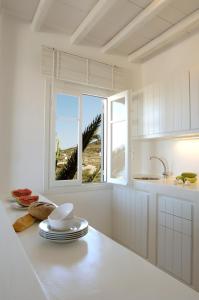 Kapetan Tasos Suites Milos Greece