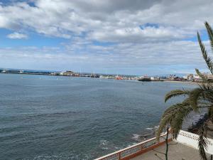 Paseo Marítimo Los Cristianos Over the sea FREE WIFI