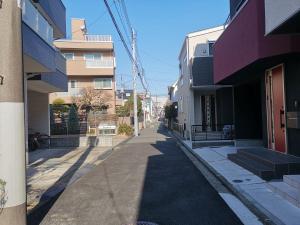 Red & Black House Yokohama Tennocho