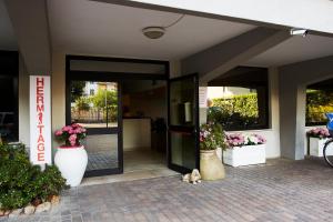 Miriam Hotel & Residence