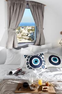 Pnoi Luxury Suites Santorini Greece