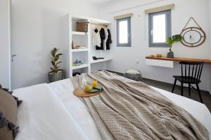 Pnoi Luxury Suites Santorini Greece
