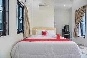 RedDoorz near Sultan Thaha Airport Jambi