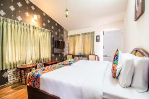 Via St Clouds - Nr Government Botanical Garden