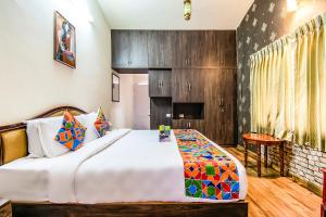 Via St Clouds - Nr Government Botanical Garden