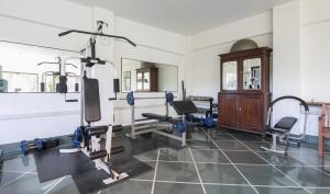 StayVistas Shiraz Villa -fitness meets fun with a gym and pool table