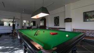 StayVistas Shiraz Villa -fitness meets fun with a gym and pool table