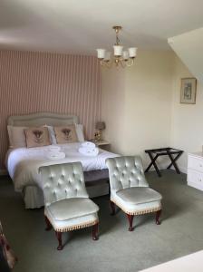 Deluxe Double Room with Bath room in Rhydspence