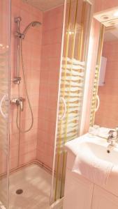 Hotels Les Bains de Mer Riviera Bretonne : photos des chambres