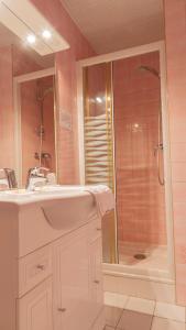 Hotels Les Bains de Mer Riviera Bretonne : Chambre Quadruple