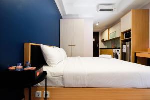 Comfortable Studio at Menteng Park Apartment By Travelio