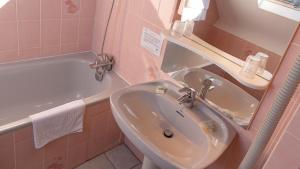Hotels Les Bains de Mer Riviera Bretonne : Suite Familiale