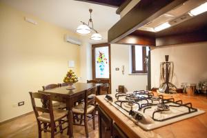 Tina House - Il cortile nel centro storico di Taormina