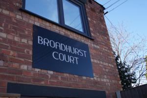 Loft Style Apartment for 4, 1 Broadhurst Court, close to town, station & hospital