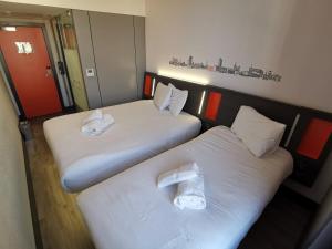 Family 1 Double/1 Single with Window room in easyHotel Sheffield