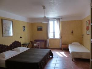 B&B / Chambres d'hotes La Ferme du petit Segries Bed and Breakfast : photos des chambres