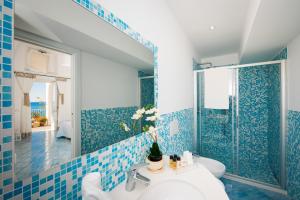 Deluxe Triple Room with Sea View