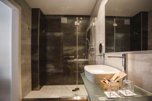 Double Room with Balcony room in Hotel Ábaster