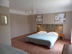 B&B / Chambres d'hotes La Ferme du petit Segries Bed and Breakfast : photos des chambres