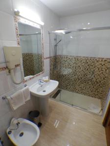 Large Single Room room in Hostal Santo Tomé
