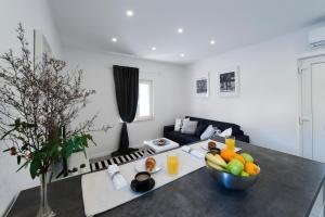 I.P.S. Apartment 