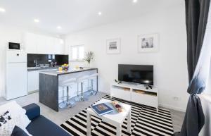 I.P.S. Apartment 
