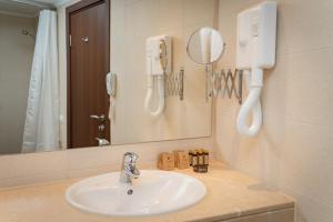 Deluxe Double Room with City View room in Panorama Hotel