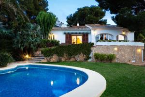 Talu Luxury Villa with Sauna, Sea View and 2.200 m2 Garden Dénia Hispaania