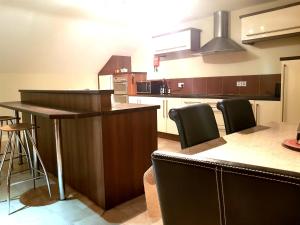 Ethan House Holiday Suites