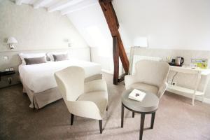 Hotels Logis - Hotel & Restaurant du Tribunal : photos des chambres