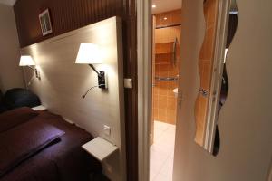 Hotels Le Provencal : Chambre Triple Confort avec Douche