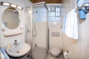 Deluxe Double Room (2 Adults + 1 Child) room in Schröder's Hotelpension