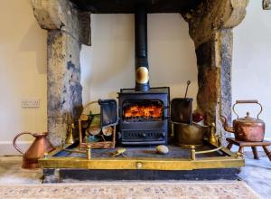 Westside Cottage, Newby, Clapham, Yorkshire Dales National Park, Famous Three Peaks, Near The Lake District, Pets are Welcome