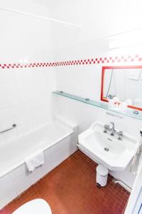 Hotels Hotel Le Trident Thyrse : photos des chambres