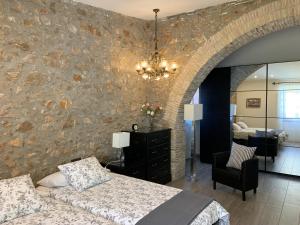PINTOR MASSANET - Casa de piedra adaptada en LEscala