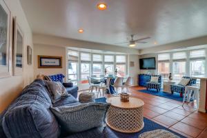 Three-Bedroom House room in South Mission Avalon Home
