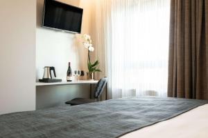 Family Room room in Best Western Plus Golden Lakes Hotel